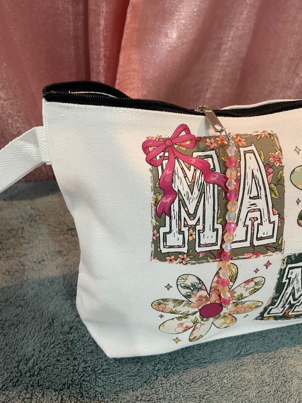 'MAMA' Floral Graphic Design Pink and White Cosmetic Makeup Pouch Wristlet Bag - Picture 4 of 6
